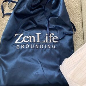 NIB King Size Grounding Sheet and pillow cases pillow cases